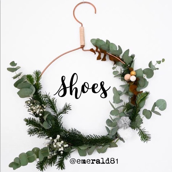 SHOES - Picture 4 of 5